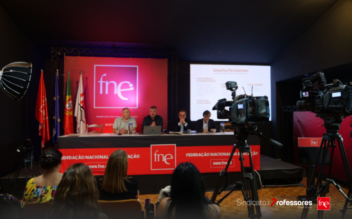 LUSA - FNE defende criação de Cartão de Professor e mais reduções fiscais